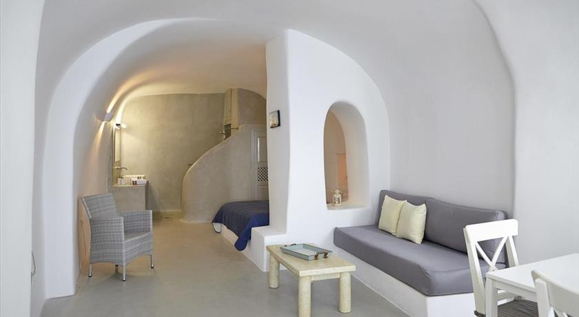 Santorini-oia-hotels-liakada-oia-suites-12